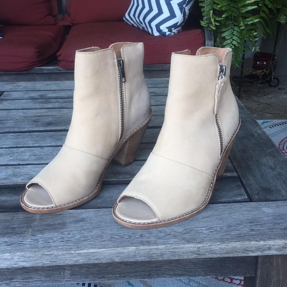 Corso Como Nude Tameka booties!